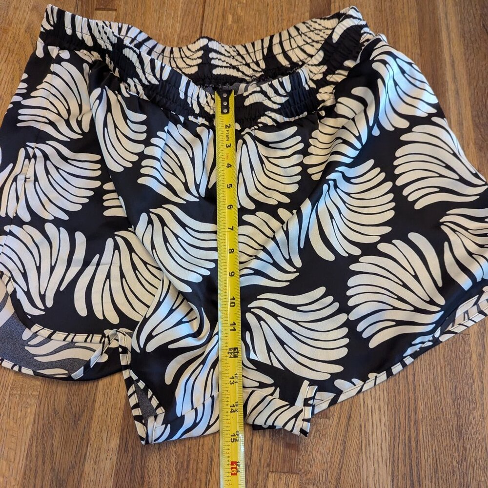 Plant Pattern Black and White Short Shorts Elastic Waist POCKETS - Picture 2 of 5